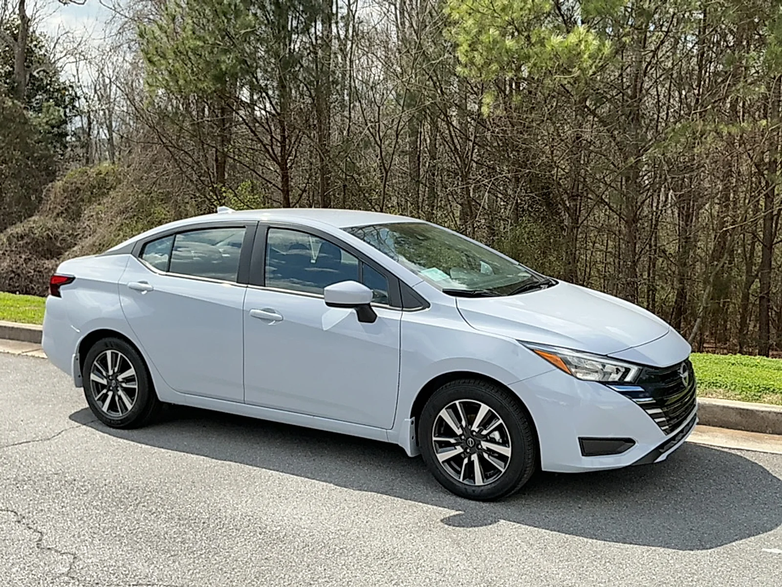 2025 Nissan Versa 1.6 SV CVT's photo