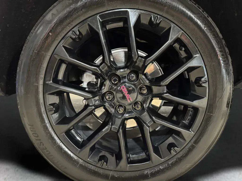 Certified Used 2025 Summit White GMC Denali image 33