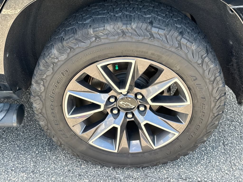 Used 2021 Black Chevrolet Z71 image 20