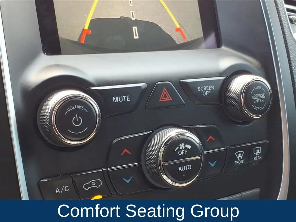 Used 2019  Dodge SXT Plus image 4