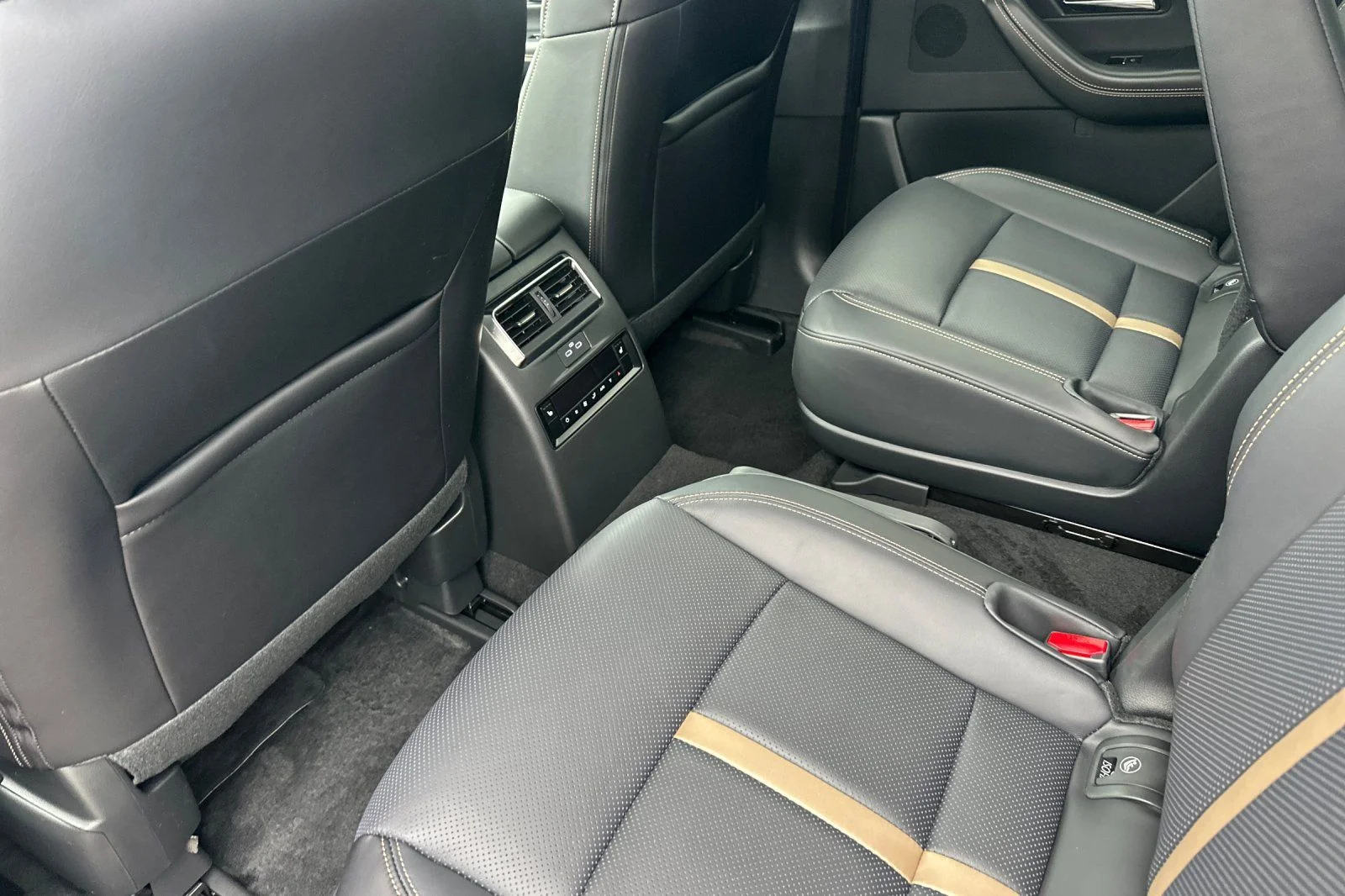 New 2026 Platinum Quartz Metallic Mazda Premium Plus AWD image 12