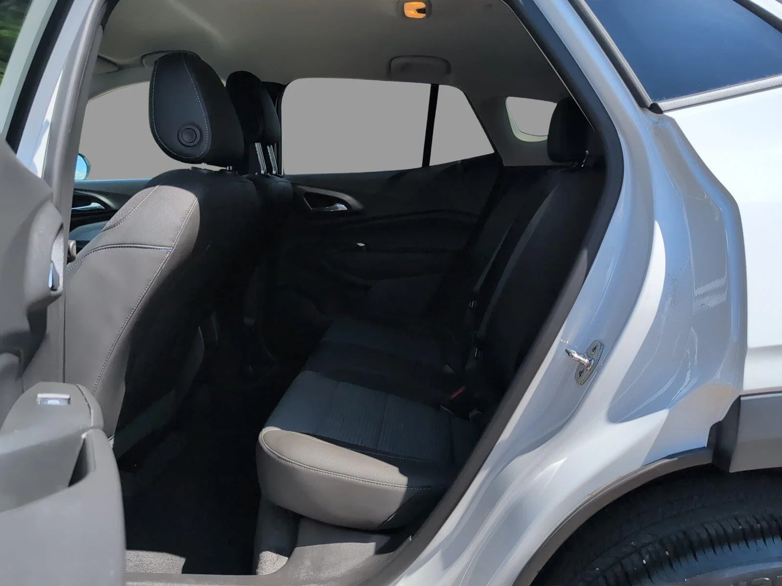 Used 2025 Summit White Chevrolet LT image 15