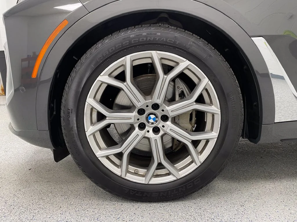 Used 2026 Gray Metallic BMW xDrive40i image 4