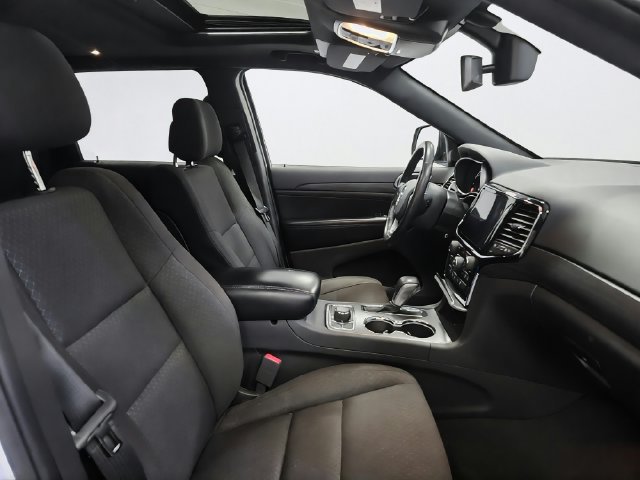 Used 2019 White Jeep Laredo image 22