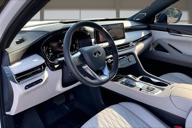 New 2027 2T RAD WHT INFINITI AUTOGRAPH image 14