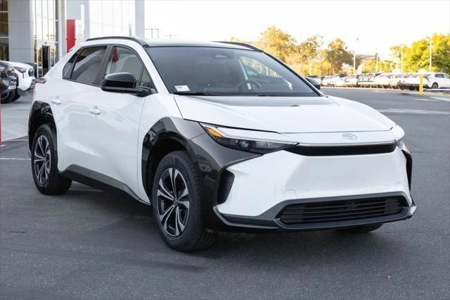 Certified Used 2023 WIND CHILL PEARL* Toyota  image 3