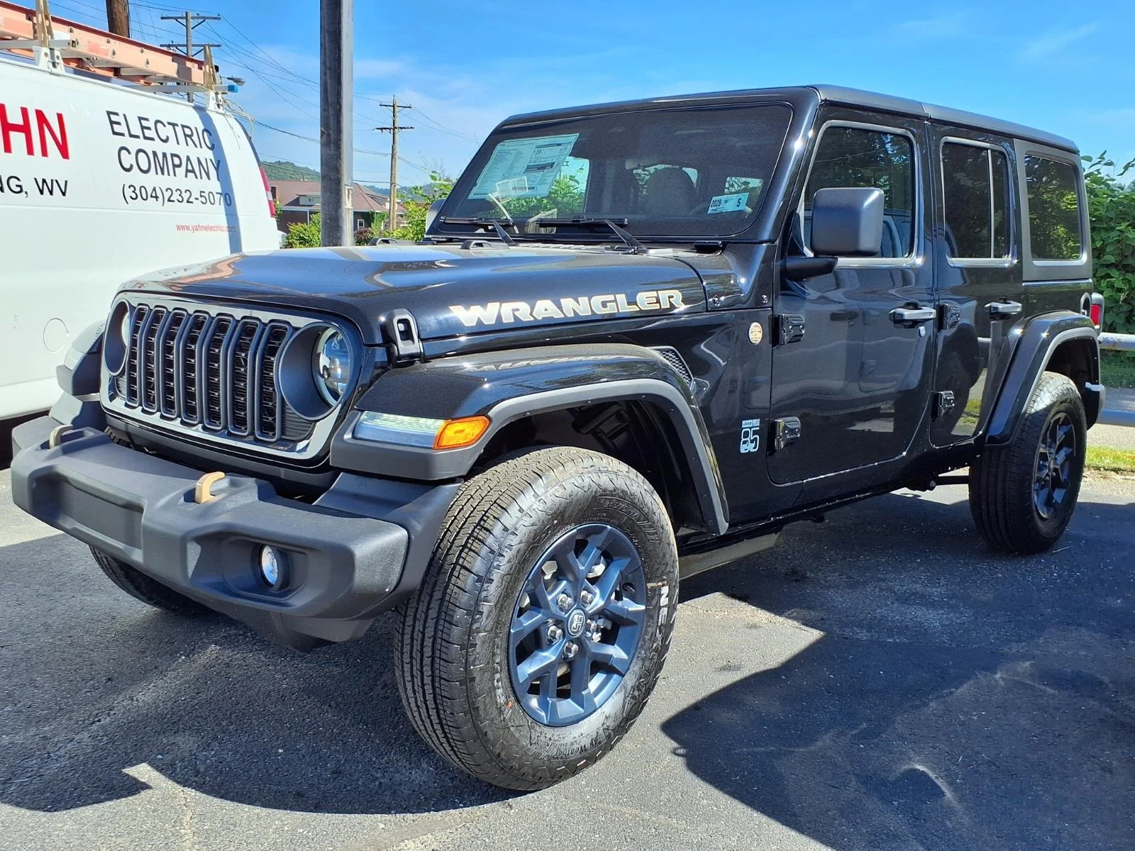 New 2026 Black Clear-Coat Exterior Paint Jeep 85th Anniversary Edition image 2