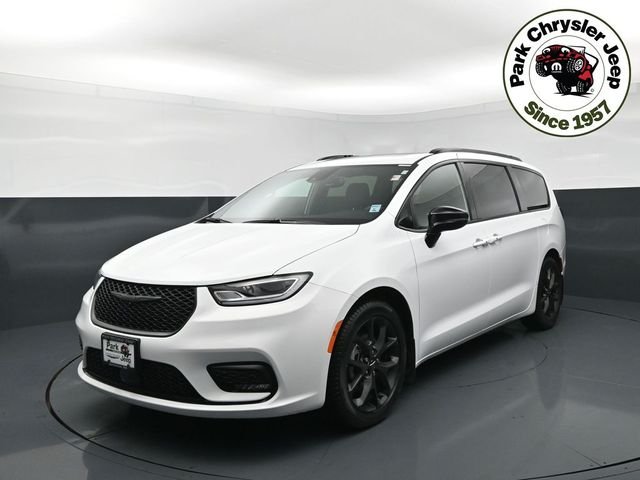 Used 2024 Chrysler Pacifica Touring L with VIN 2C4RC1BG0RR121094 for sale in Burnsville, Minnesota