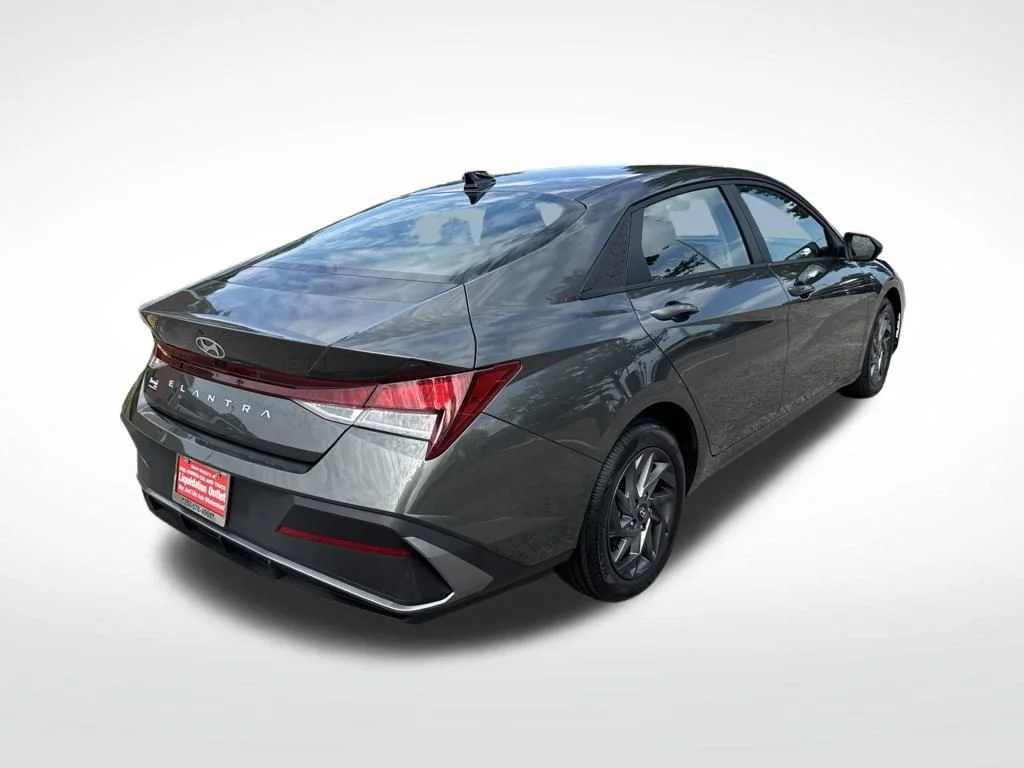 Used 2024 Gray Hyundai SEL image 5