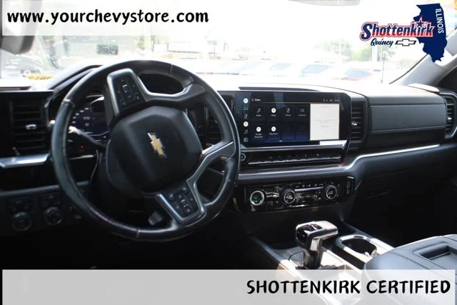 Used 2022 White Chevrolet LT image 14