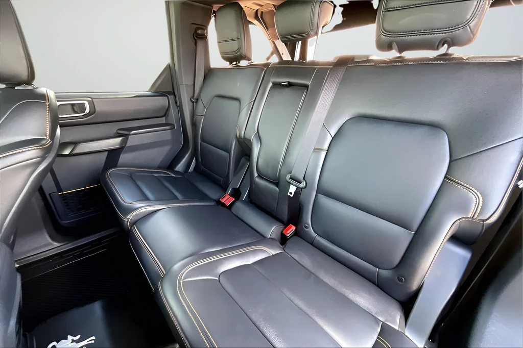 Used 2024 Gray Ford Badlands image 19