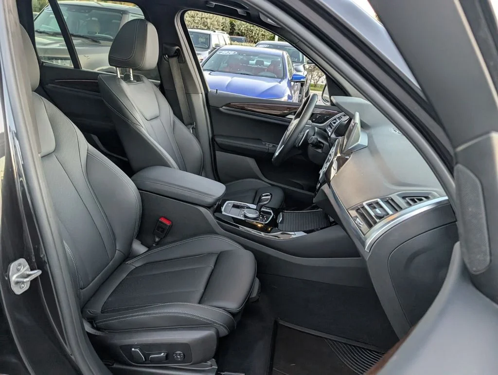 Used 2024 Gray BMW sDrive30i image 16