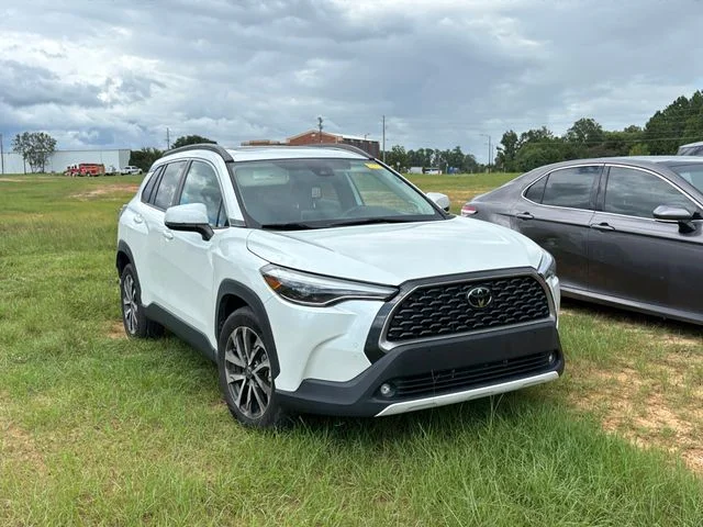 Used 2022 Beige Toyota XLE image 2