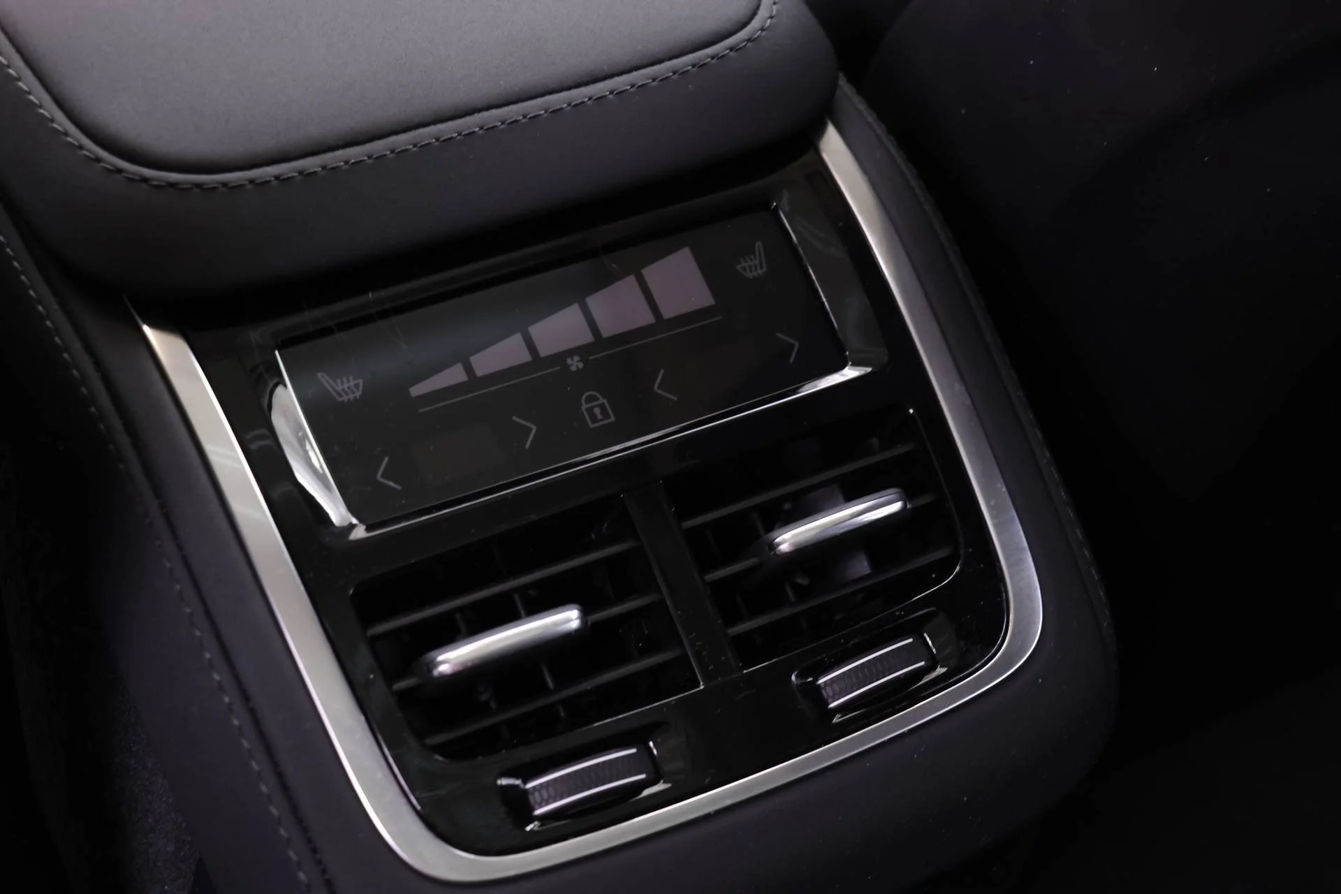 2026 Volvo XC90 Plus - Photo 19
