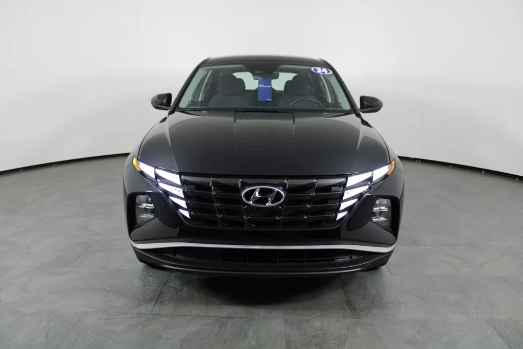 Used 2024 Black Hyundai SE image 13