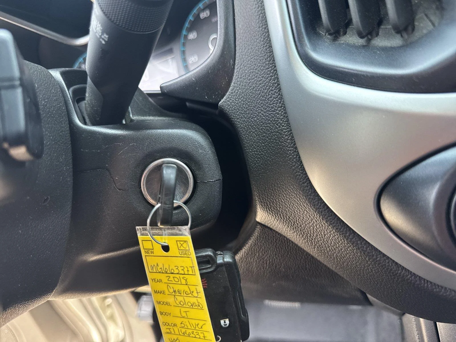 Used 2018 SILVER ICE METALLIC Chevrolet 2WD LT image 24