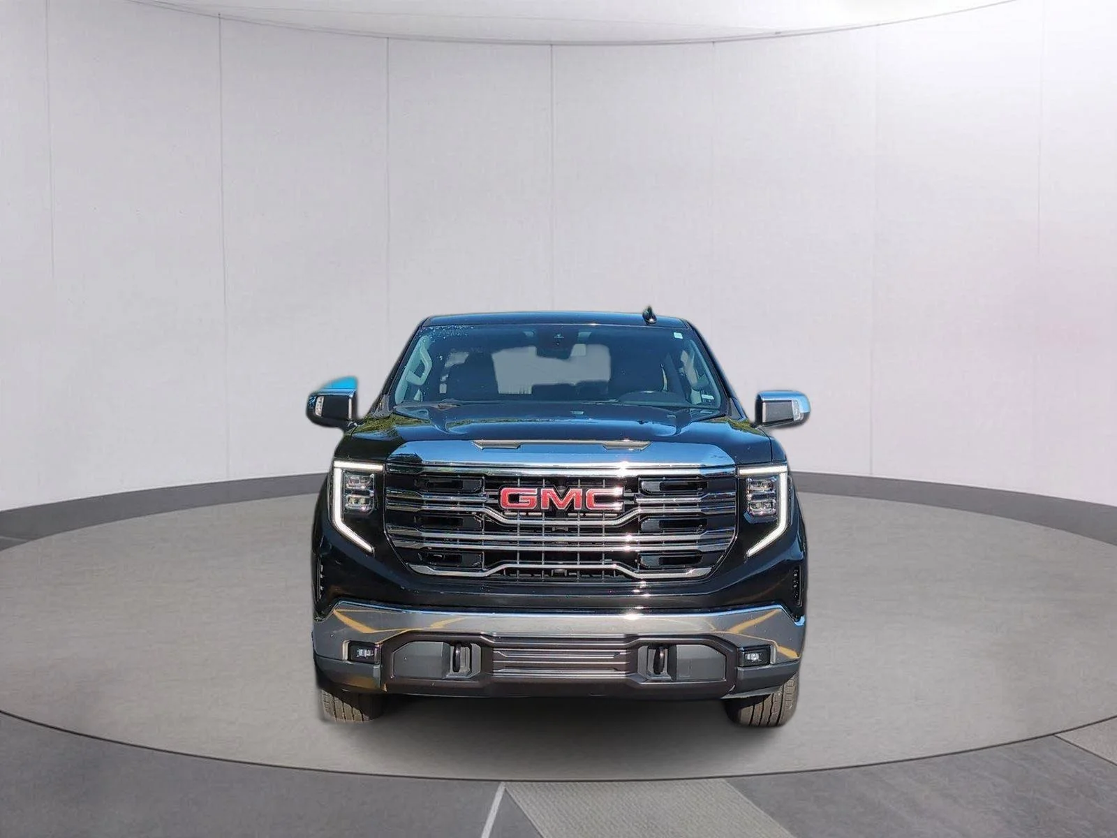 Used 2024 Onyx Black GMC SLT image 9