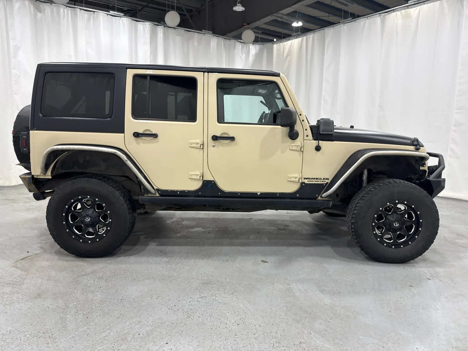 Used 2012 Tan Jeep Rubicon image 6