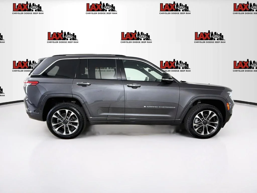 Used 2022 Gray Jeep Overland 4xe image 8