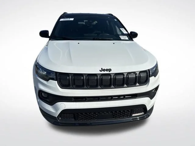 Used 2022 White Jeep Latitude image 8