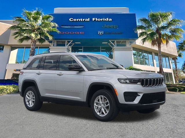 New 2026 Silver Zynith Exterior Paint Jeep Laredo X image 2