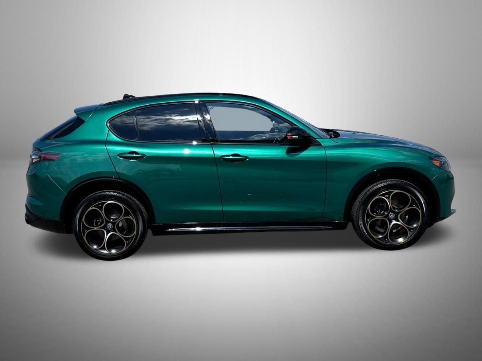 2025 Alfa Romeo Stelvio Sprint Base photo 4