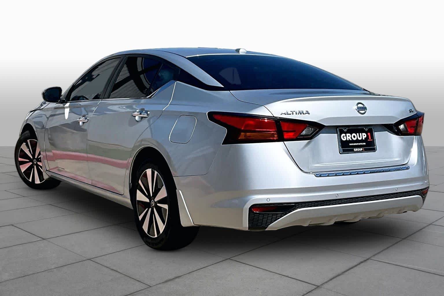 Used 2022 Brilliant Silver Metallic Nissan 2.5 SV image 12