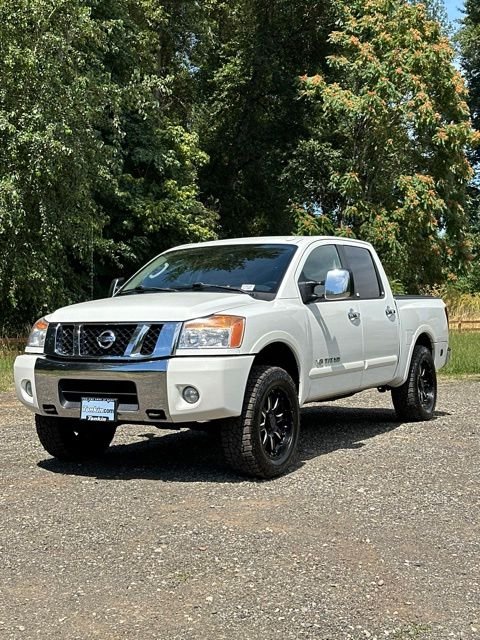Used 2011 Blizzard Pearl Nissan SL image 4