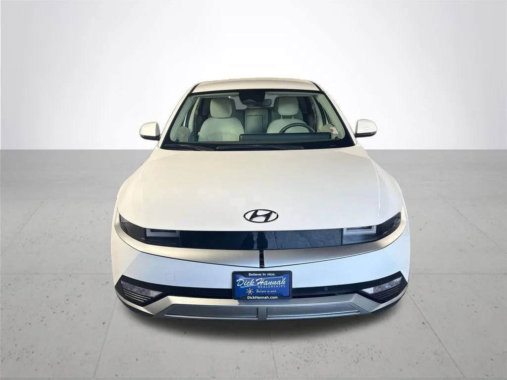 Used 2023 White Hyundai SEL image 3