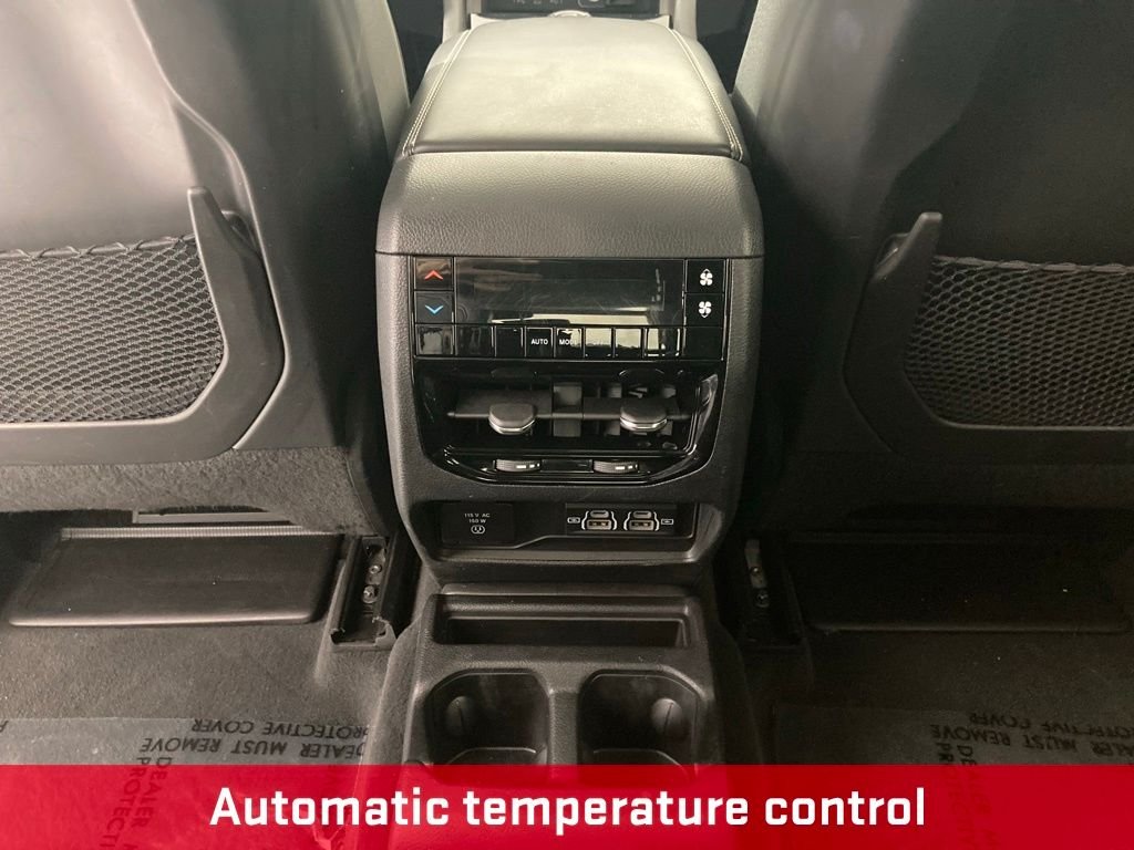 Used 2023 Black Jeep Altitude image 17