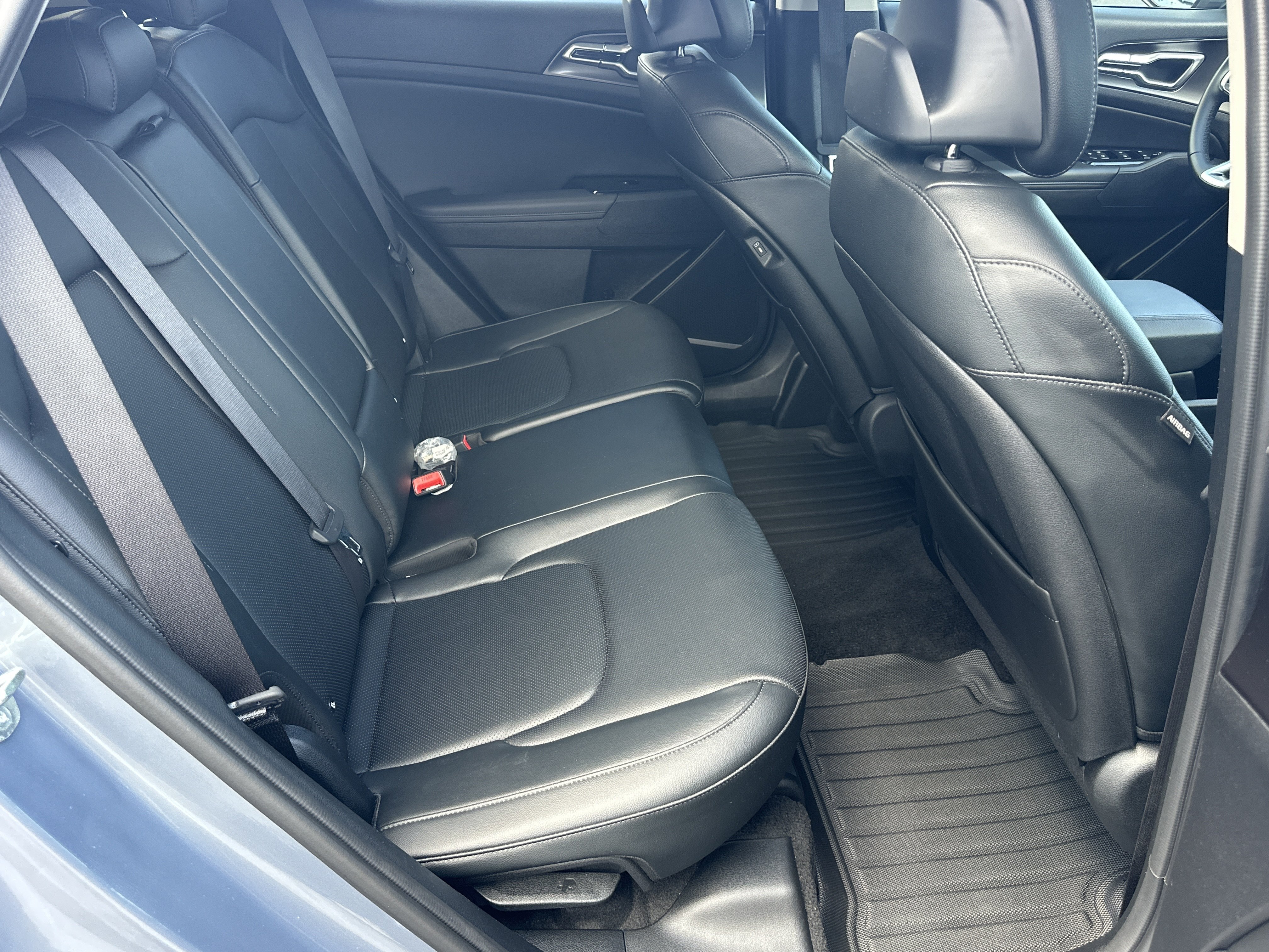 Used 2025 Everlasting Silver Kia EX image 16