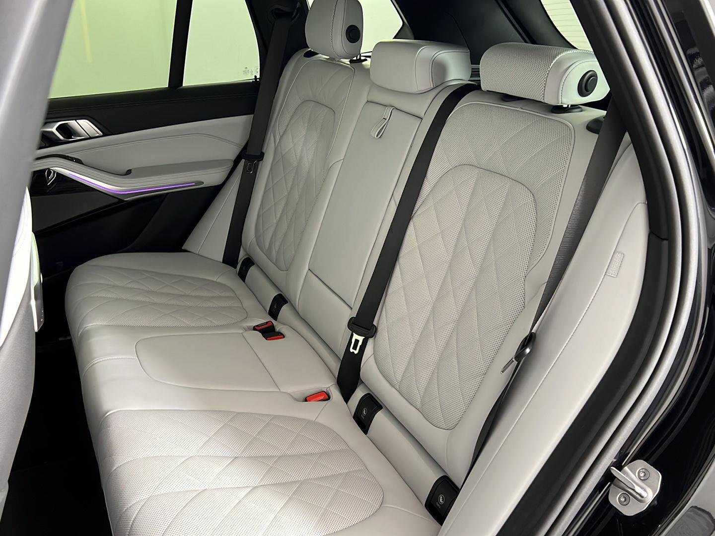 New 2026 Black Sapphire Metallic BMW xDrive40i image 4