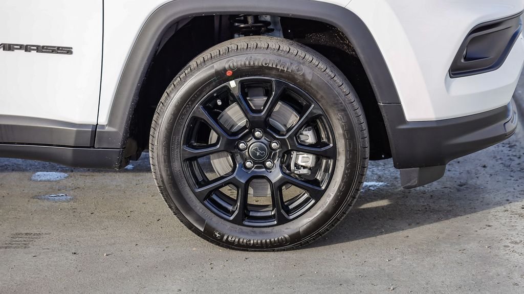 New 2026 Bright White Clearcoat Jeep Latitude image 11