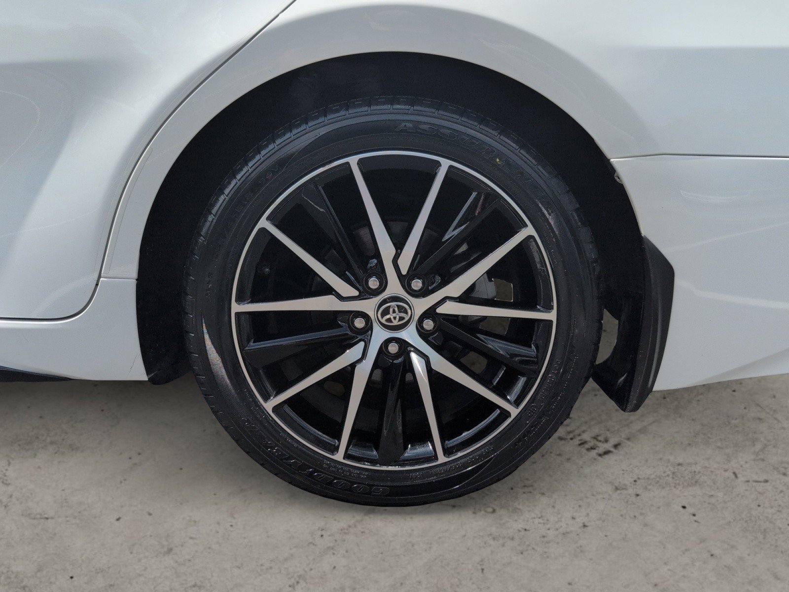 Used 2024 Ice Toyota SE image 24