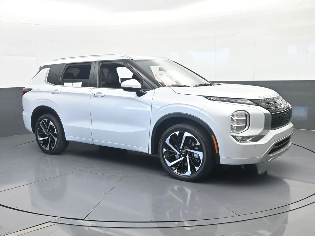 Used 2024 White Mitsubishi SEL image 8