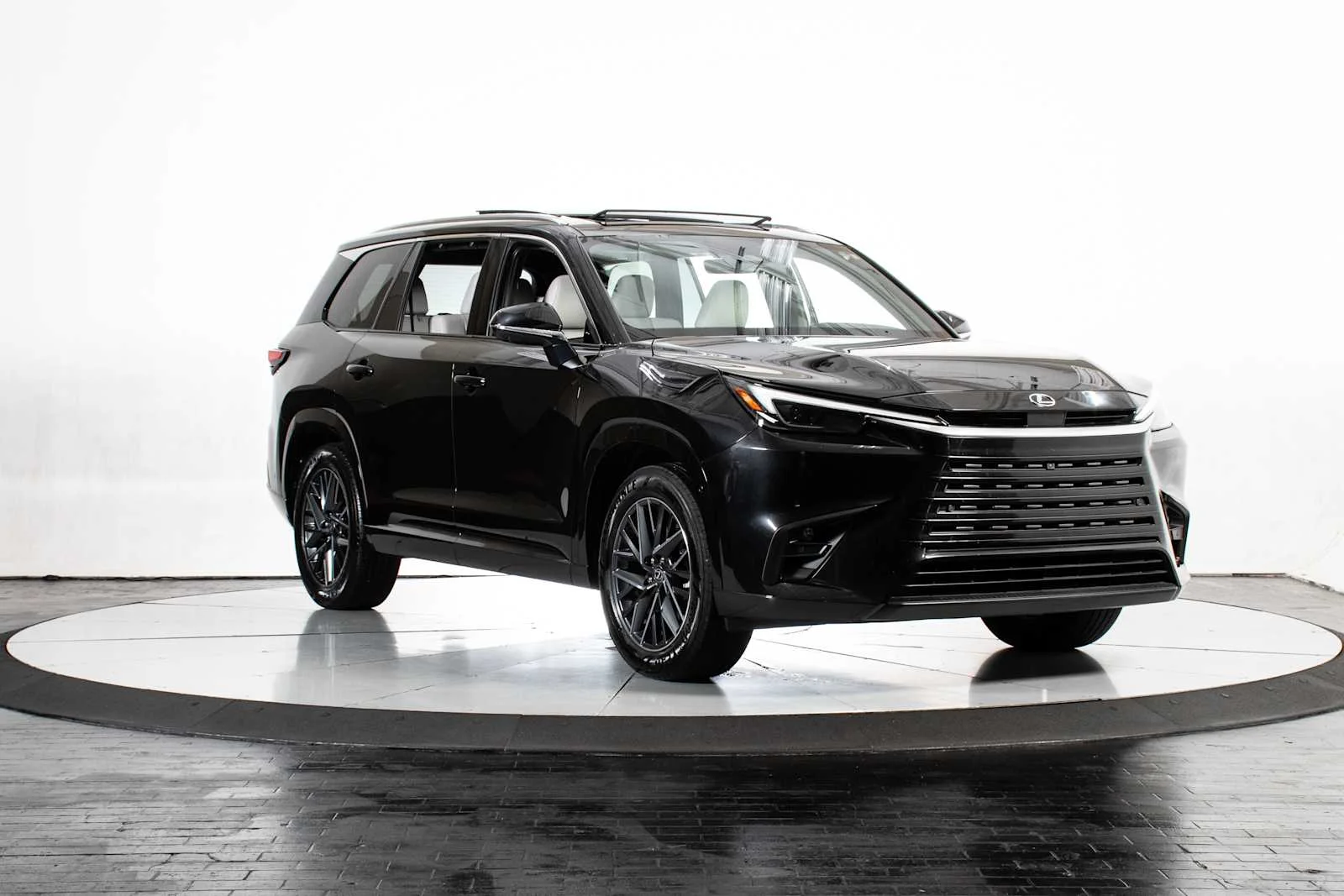 Certified Used 2025 CAVIAR Lexus Premium image 9