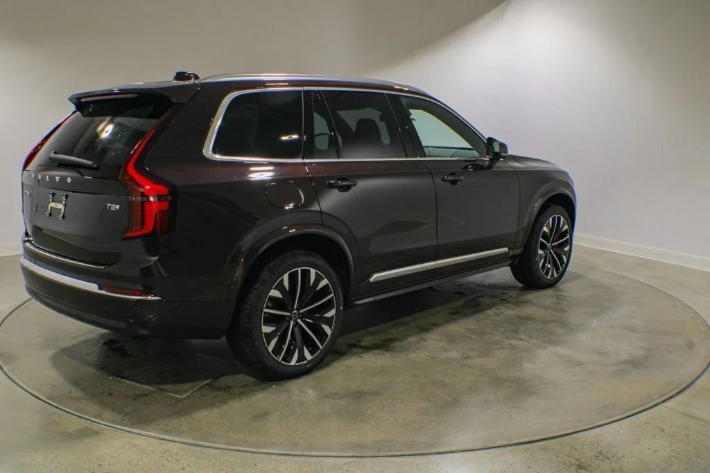 New 2026 Red Metallic Volvo T8 Plus image 5