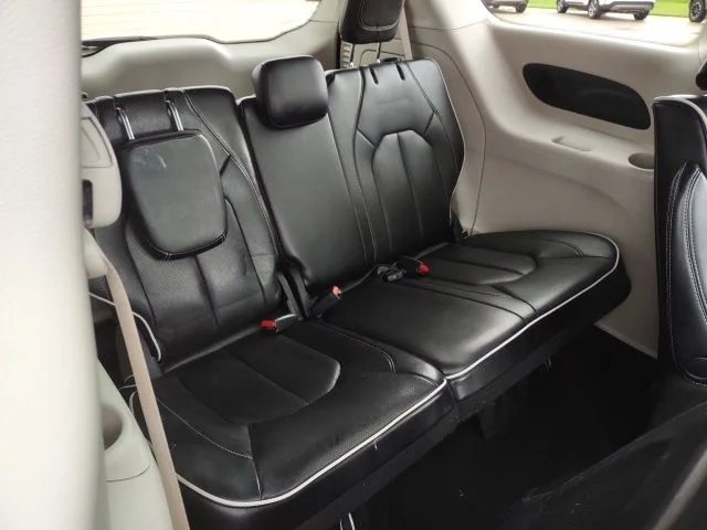 Certified Used 2023 Brilliant Black Crystal Pearlcoat Chrysler Limited image 22