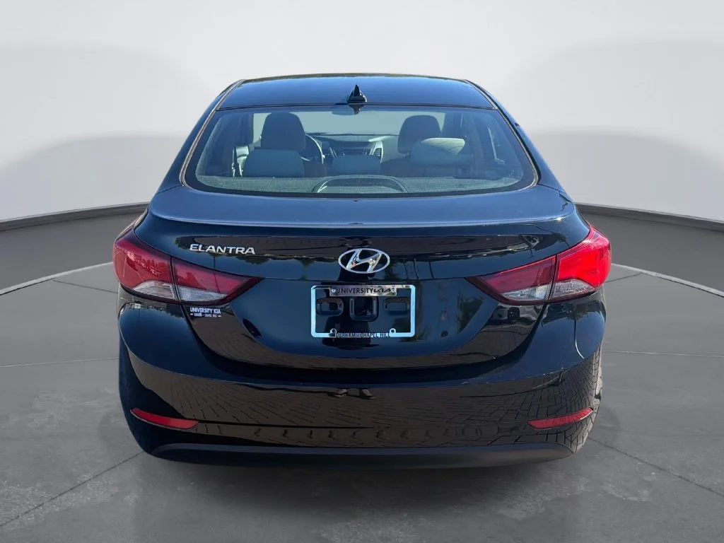 Used 2016 Black Hyundai SE image 6