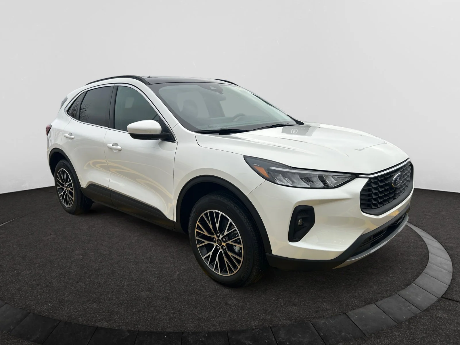 New 2026 Star White Metallic Tri-Coat Ford PHEV image 7