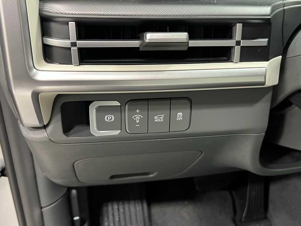 New 2025 Shimmering Silver Hyundai SEL AWD image 64