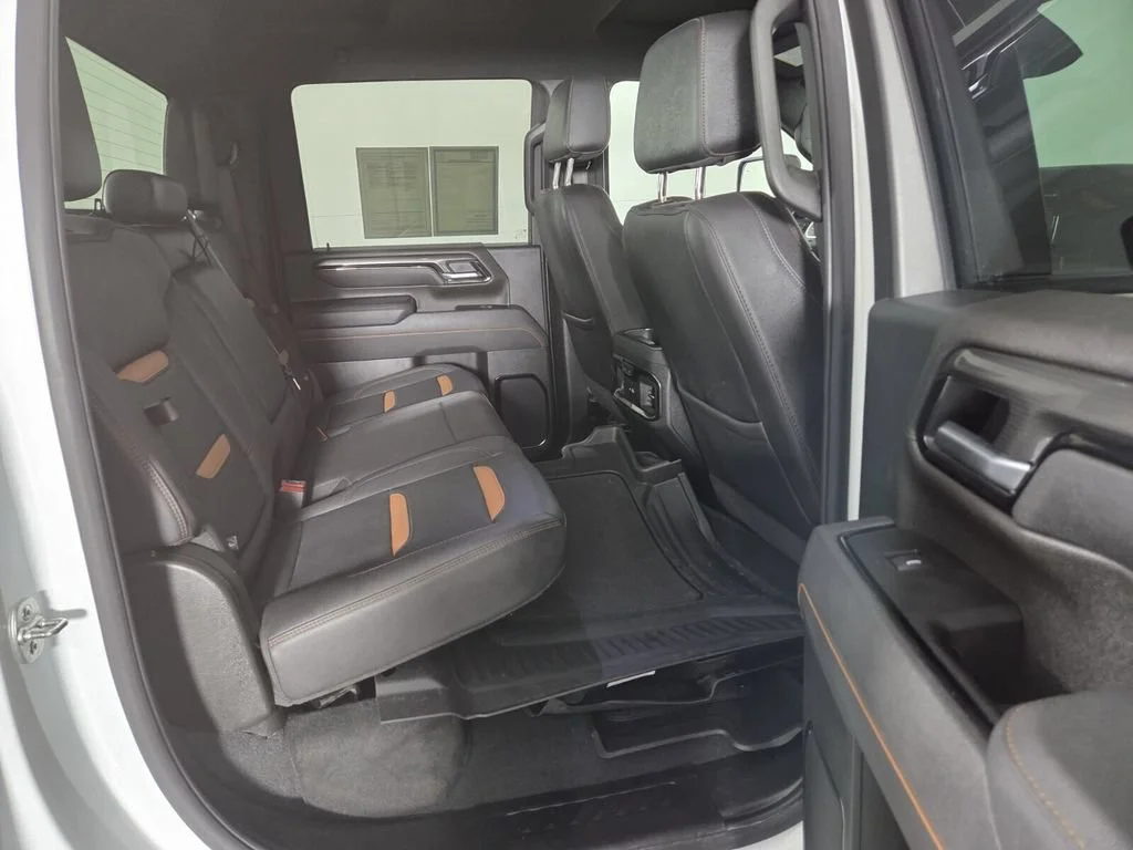 Used 2025 Summit White GMC AT4 image 29