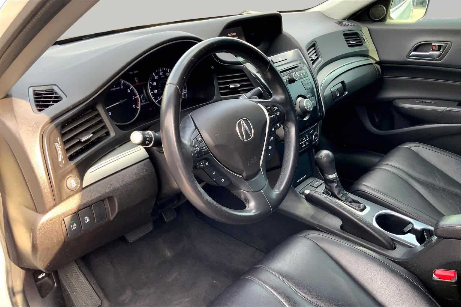 Used 2019 Platinum White Pearl Acura  image 17