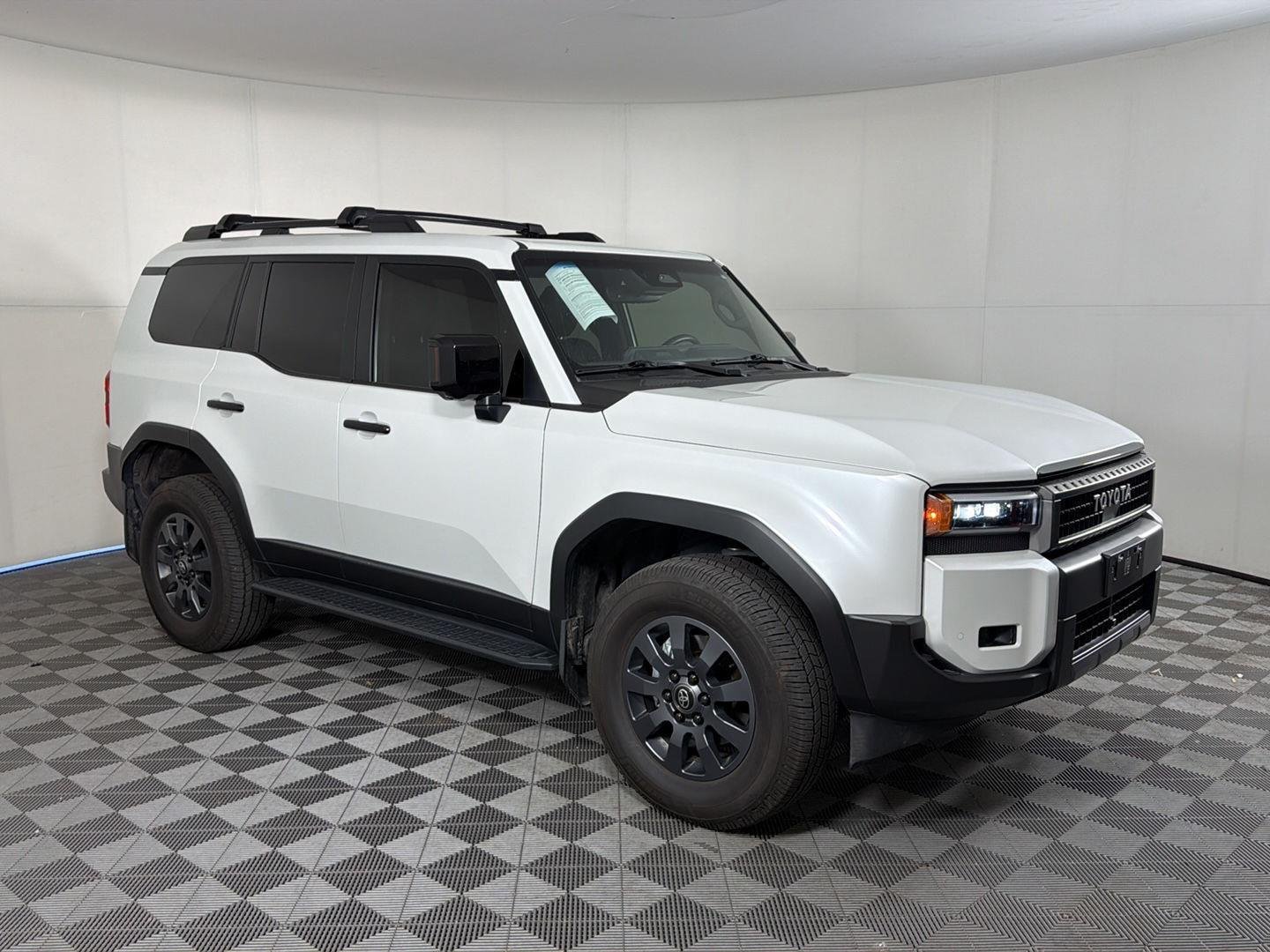 Used 2024 Wind Chill Pearl Toyota Base image 2
