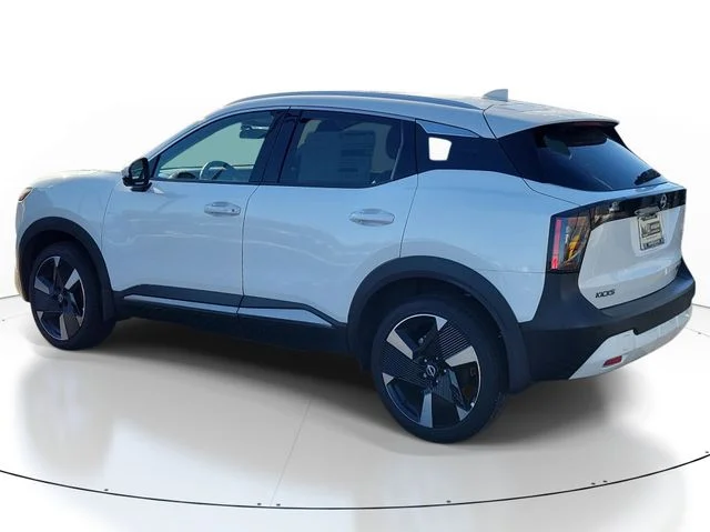 Certified Used 2025 White Nissan SR image 3