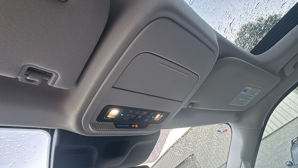 Used 2025 Black Metallic Ford Platinum image 27