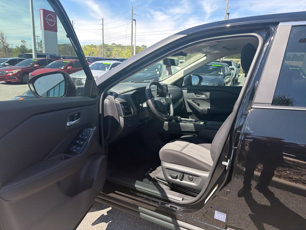 New 2026 Nissan Rogue SV 4D Sport Utility