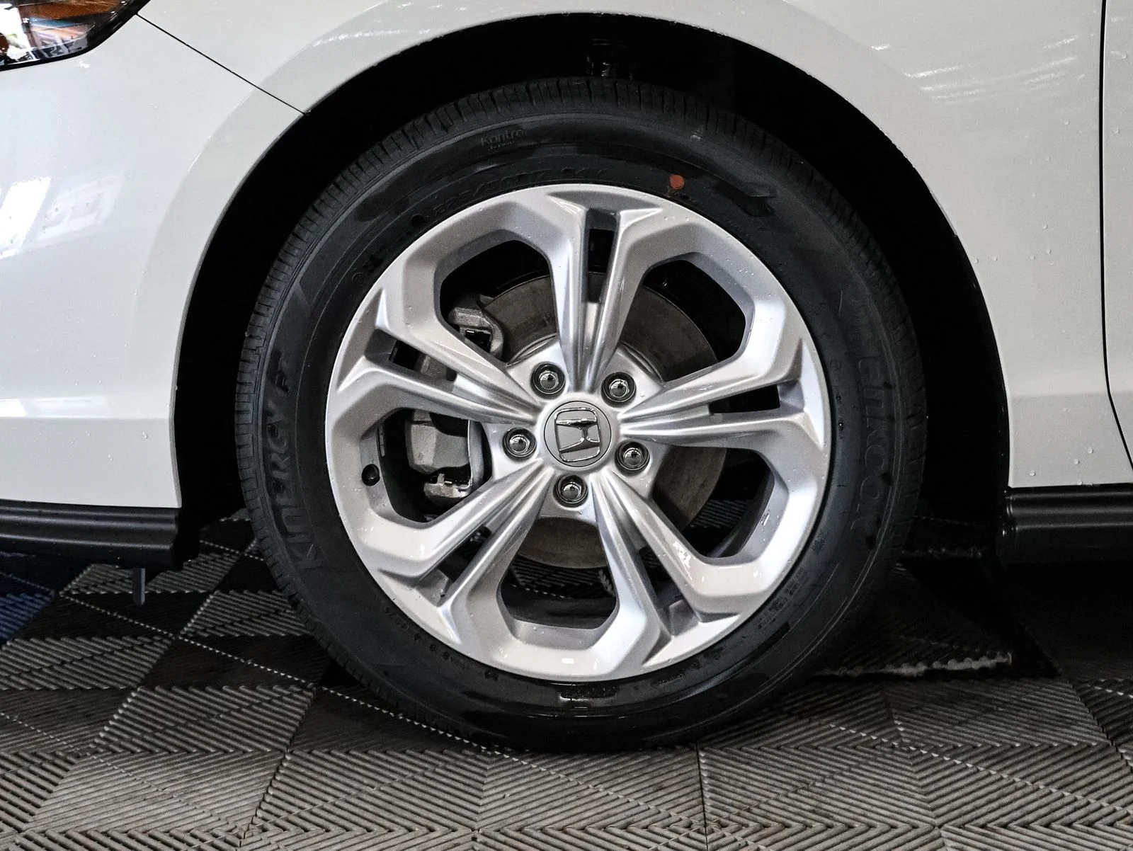 New 2026 Platinum White Pearl Honda LX image 18