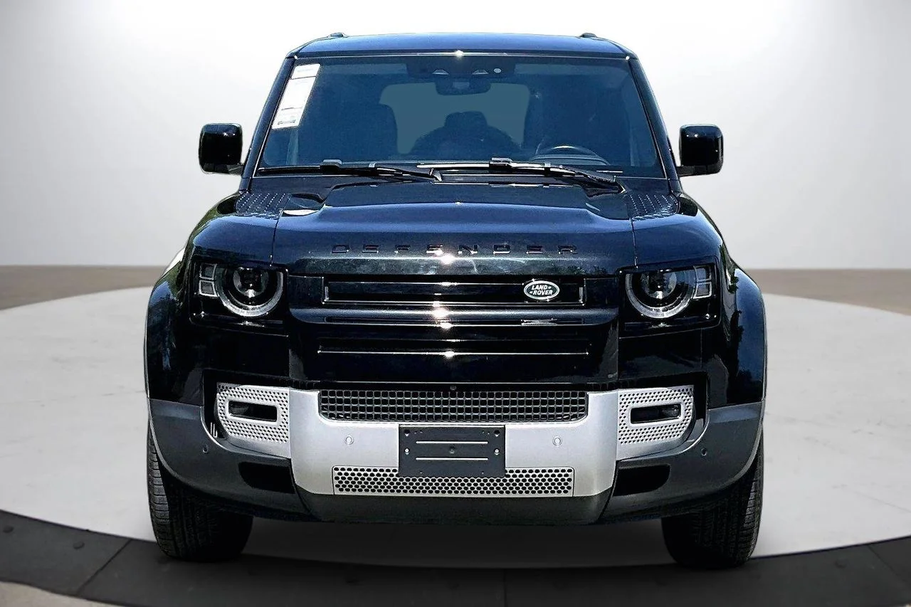Used 2024  Land Rover S image 3