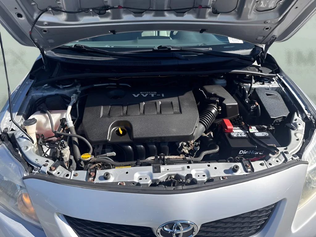 Used 2009 Silver Toyota LE image 23
